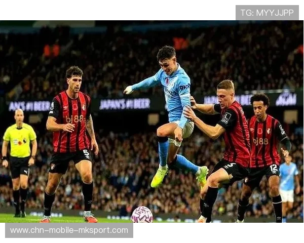 曼城利用小范围配合持续制造威胁,传导速度提升 曼城利用小范围配合持续制造威胁,传导速度提升