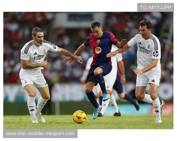 西甲巴萨场面主导，前场机会频繁出现