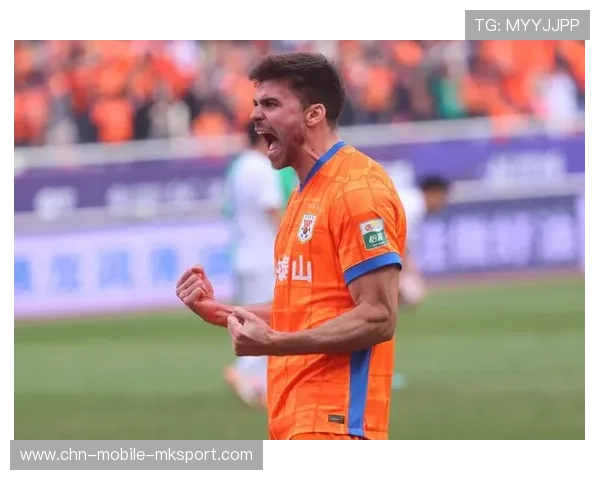 大连英博中路的直塞球几乎见效