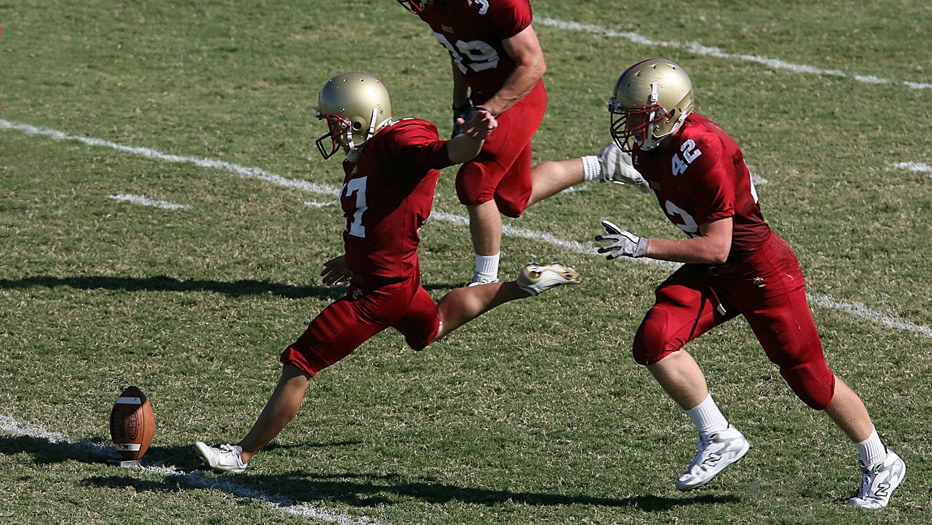 梅西在国家队比赛中建功立业，重新焕发光彩